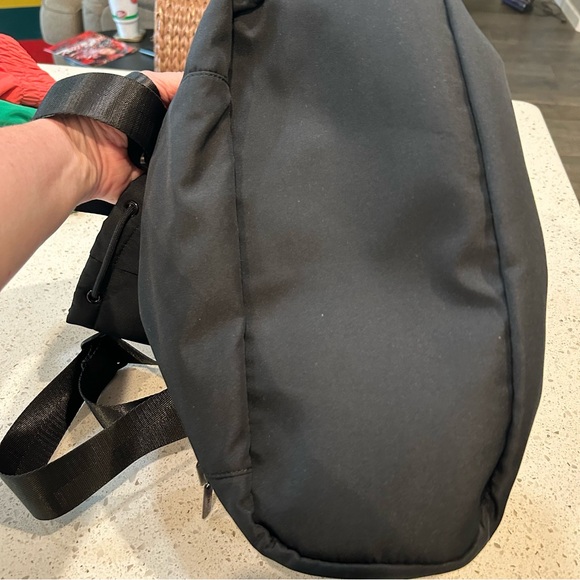Beyond Yoga Black Convertible Gym Bag NWT - Picture 10 of 15